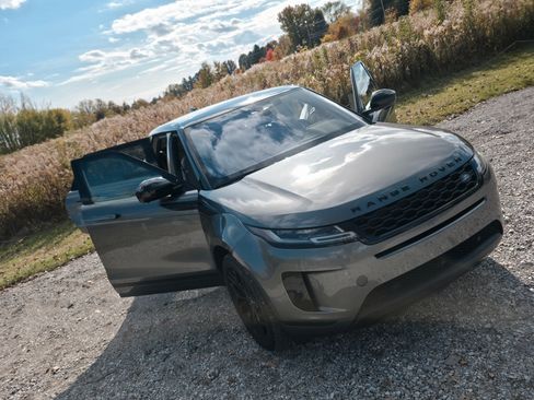 Used 2020 Land Rover Range Rover Evoque SE image 16