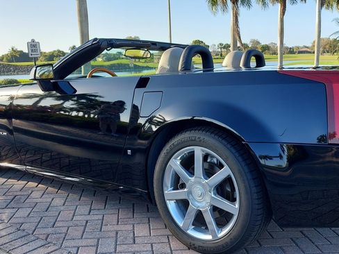 Used 2006 Cadillac XLR image 9