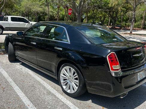 Used 2011 Chrysler 300 Limited w/ Sound Group image 2