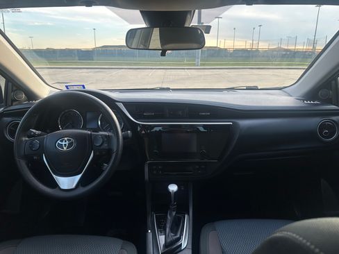 Used 2018 Toyota Corolla L image 23