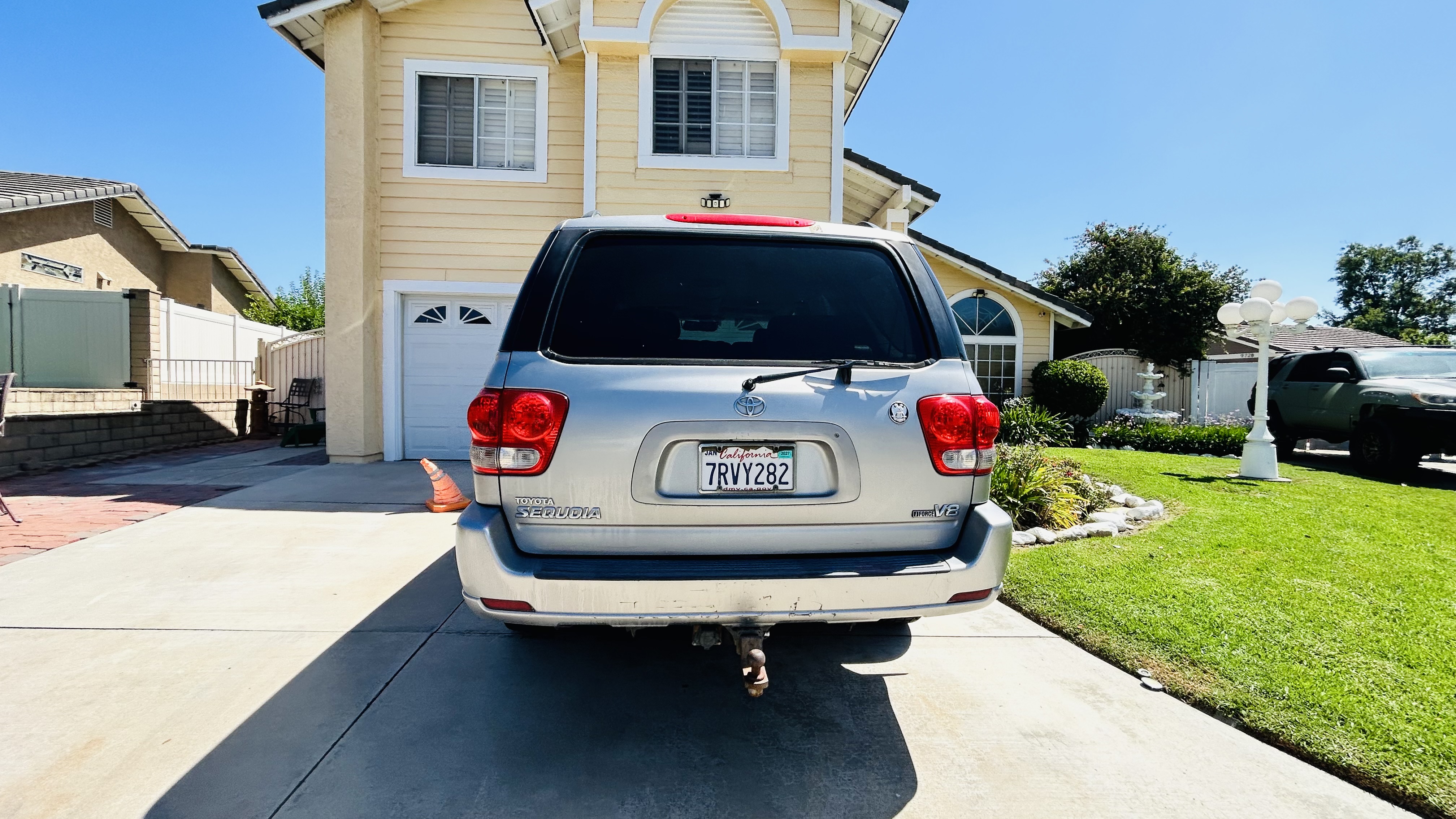 Used 2006 Toyota Sequoia SR5 w/ Towing Pkg RWD image 2