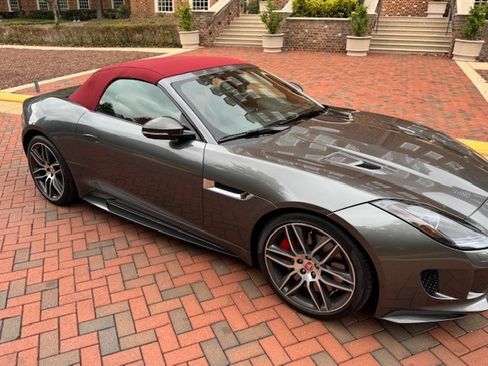 Used 2016 Jaguar F-TYPE R image 10