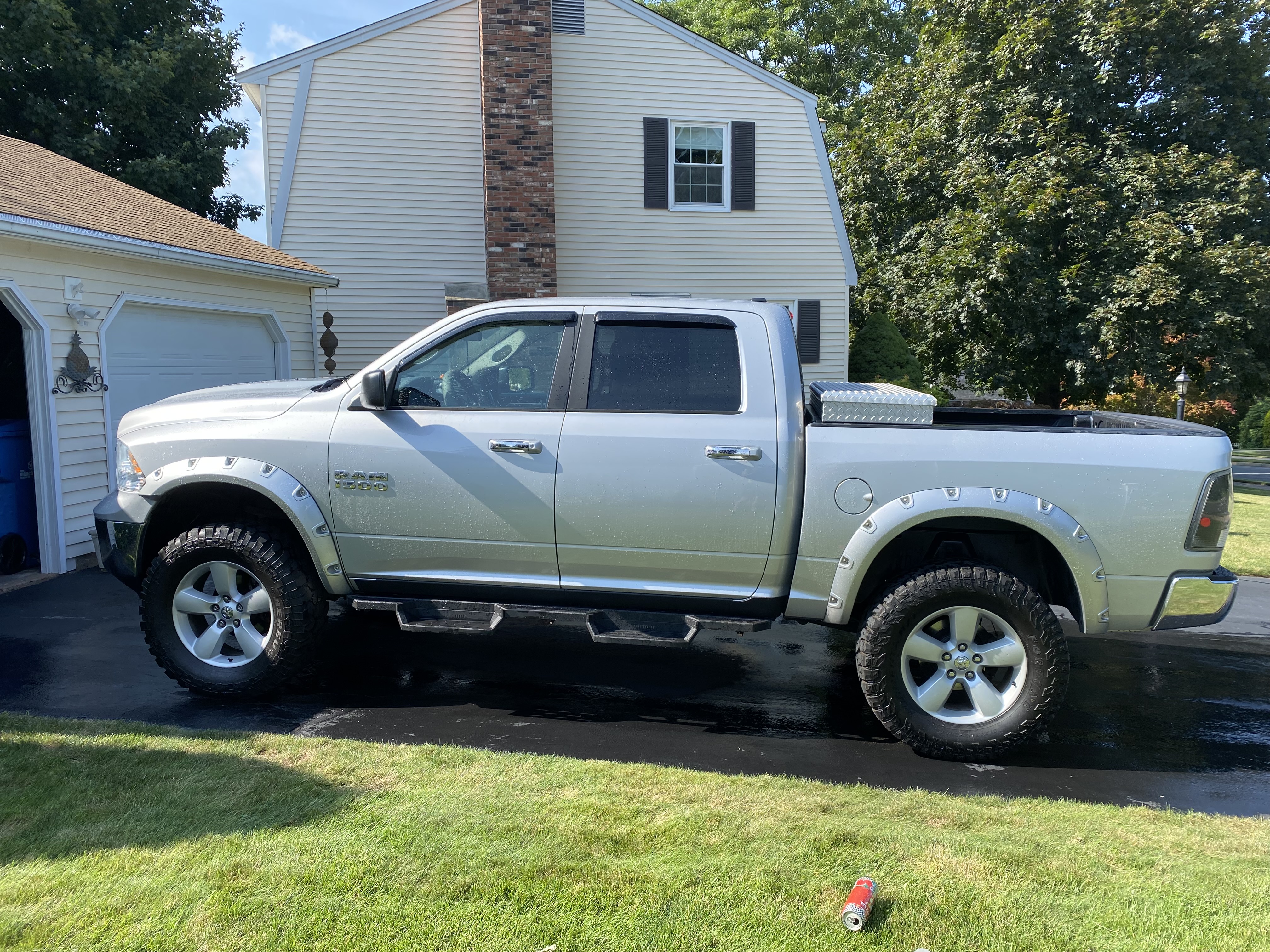 Used 2017 RAM 1500 Classic SLT AWD/4WD image 1