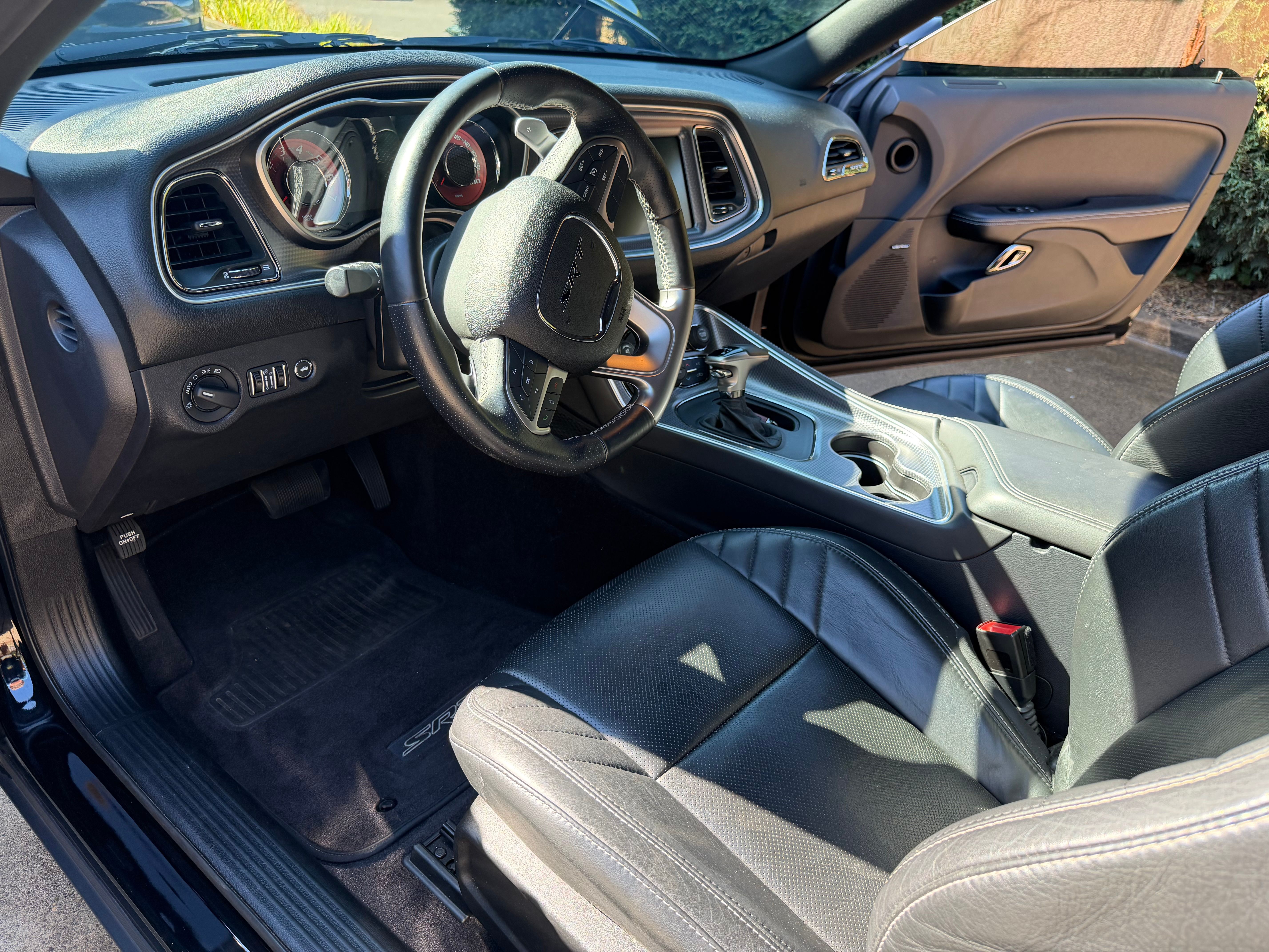 Used 2016 Dodge Challenger SRT Hellcat RWD image 8