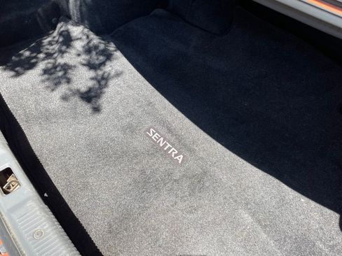 Used 2006 Nissan Sentra SE-R w/ (J01) Sunroof Pkg image 13