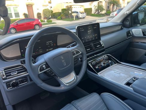 Used 2020 Lincoln Navigator L Black Label w/ Cargo Convenience Package image 5