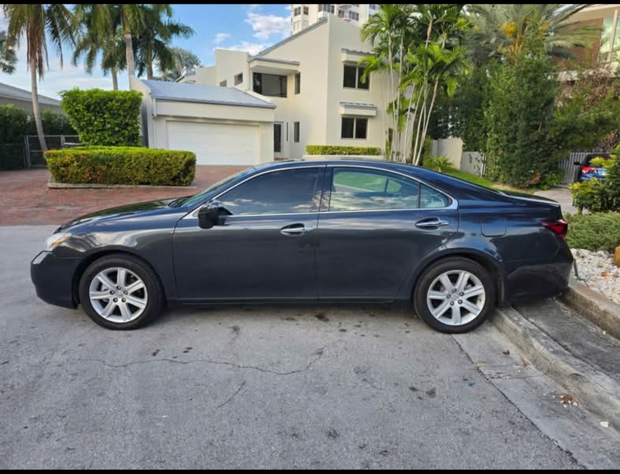 Used 2007 Lexus ES 350 w/ Premium Pkg FWD image 2