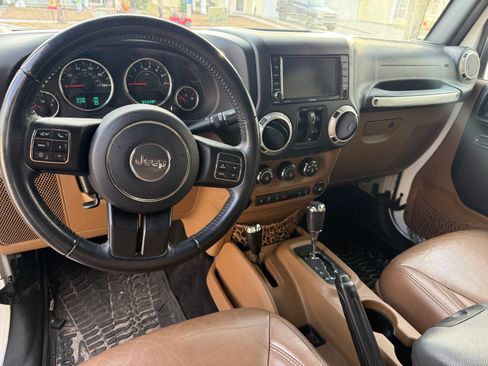 Used 2016 Jeep Wrangler Unlimited Sahara w/ Dual Top Group image 12