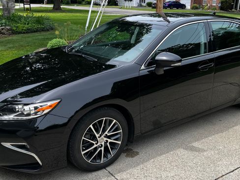 Used 2016 Lexus ES 350 w/ Luxury Package w/Wood Trim FWD image 2