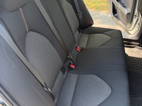 Used 2020 Toyota Camry LE image 9