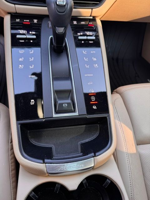 Used 2022 Porsche Macan AWD/4WD image 12