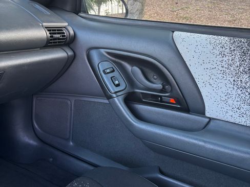 Used 1993 Chevrolet Camaro Z28 RWD image 12