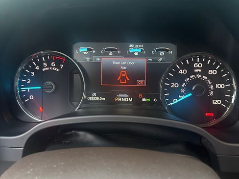 Used 2018 Ford F150 Lariat w/ Equipment Group 502A Luxury RWD image 21