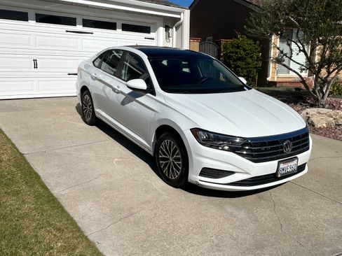 Used 2019 Volkswagen Jetta SE image 1