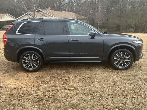 Used 2017 Volvo XC90 T6 Momentum w/ Vision Package image 9