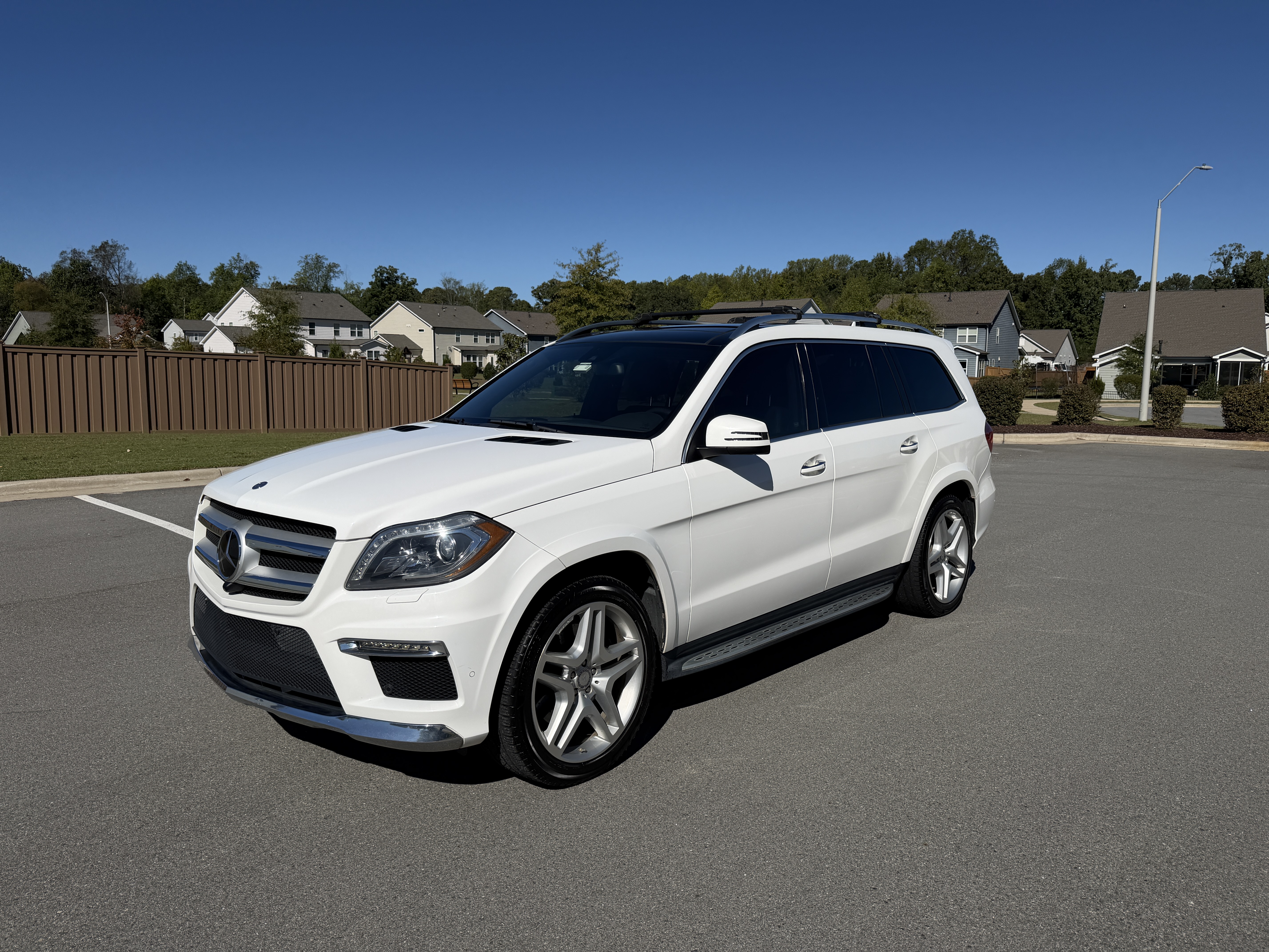 Used 2016 Mercedes-Benz GL 550 4MATIC image 2