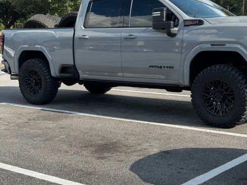 Used 2024 GMC Sierra 2500 AT4 w/ AT4 Preferred Package AWD/4WD image 1