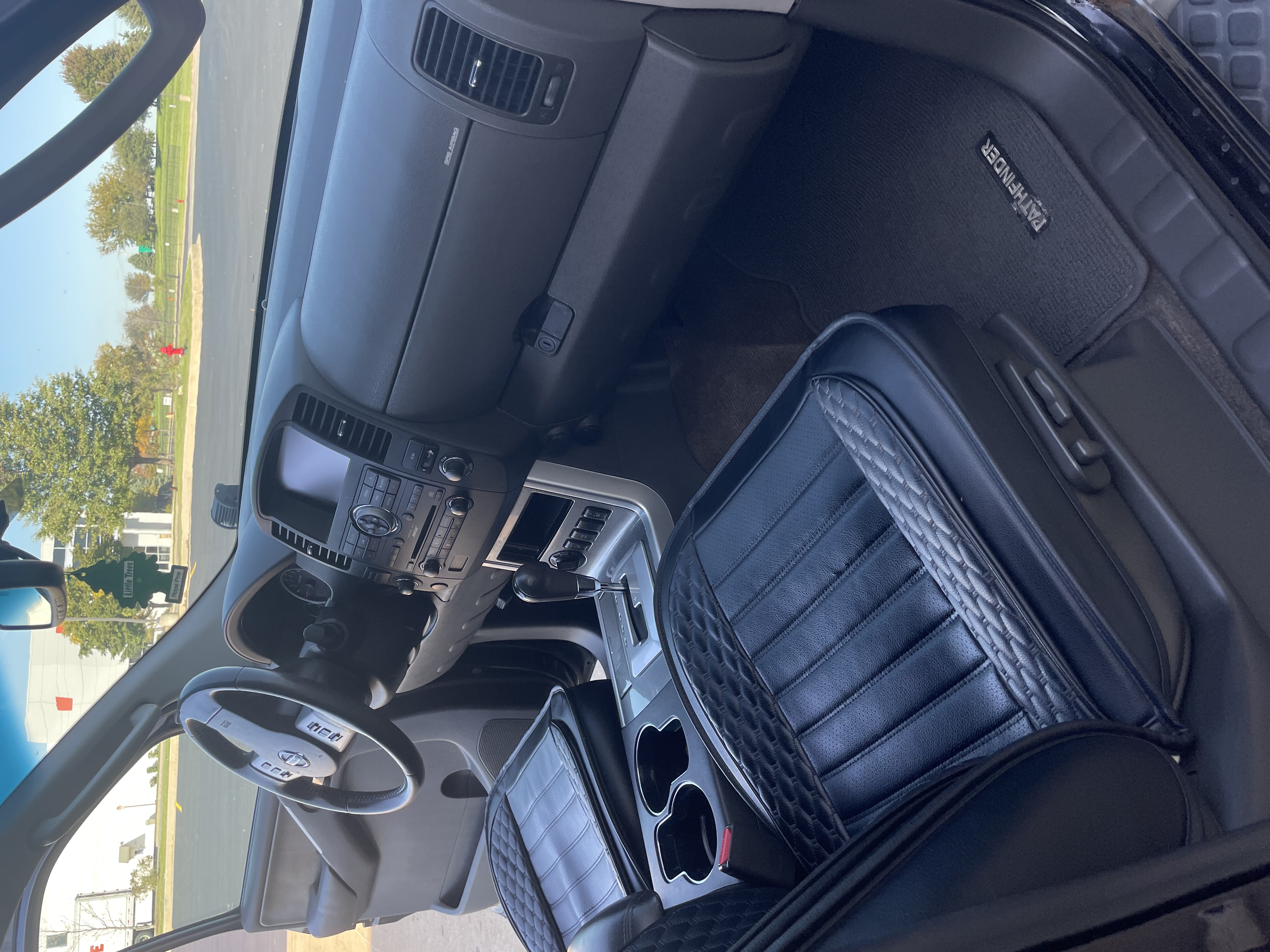 Used 2011 Nissan Pathfinder Silver AWD/4WD image 9