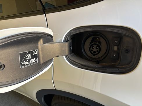 Used 2019 Porsche Cayenne E-Hybrid image 1