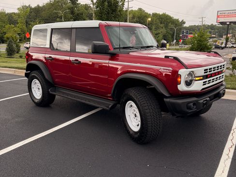 Used 2025 Ford Bronco Heritage Edition AWD/4WD image 4