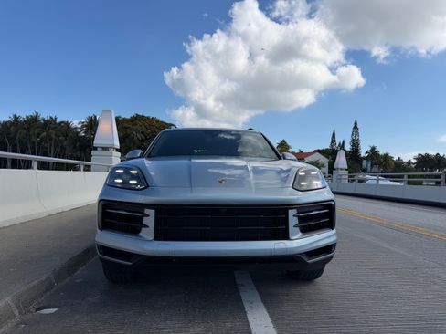 Used 2026 Porsche Cayenne E-Hybrid image 4