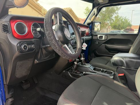 Used 2019 Jeep Wrangler Unlimited Rubicon AWD/4WD image 2