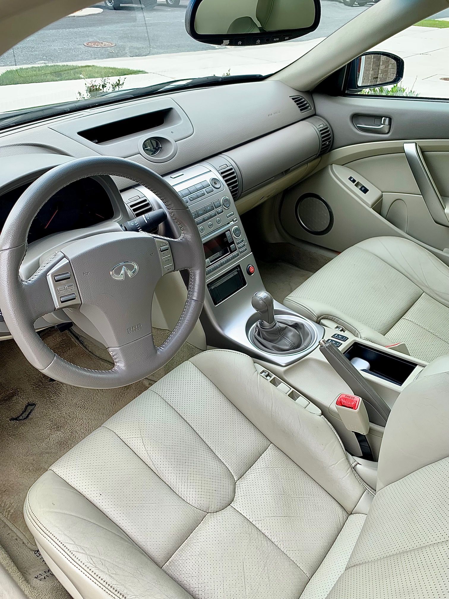 Used 2004 INFINITI G35 Coupe w/ Premium Pkg RWD image 2