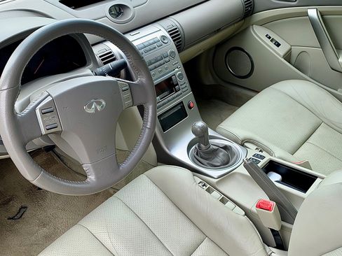 Used 2004 INFINITI G35 Coupe w/ Premium Pkg RWD image 2