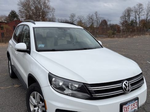 Used 2017 Volkswagen Tiguan S image 2
