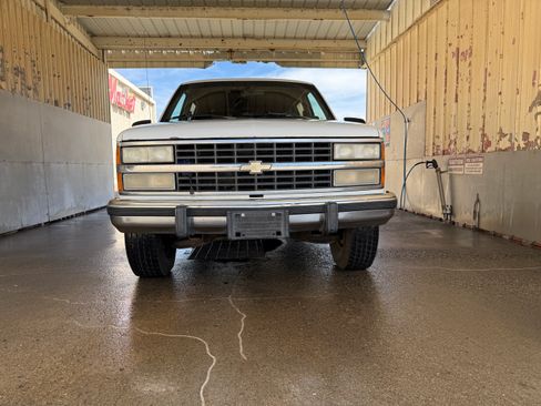 Used 1993 Chevrolet Suburban 2500 image 4