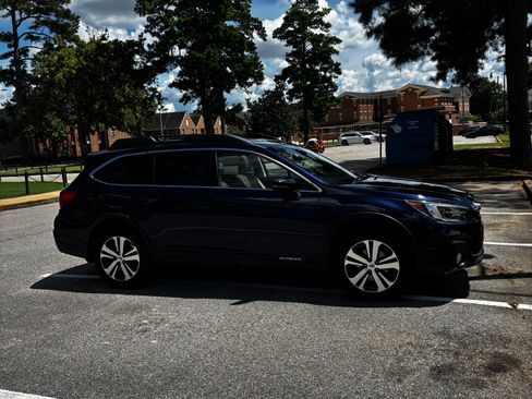Used 2018 Subaru Outback 2.5i Limited AWD/4WD image 4