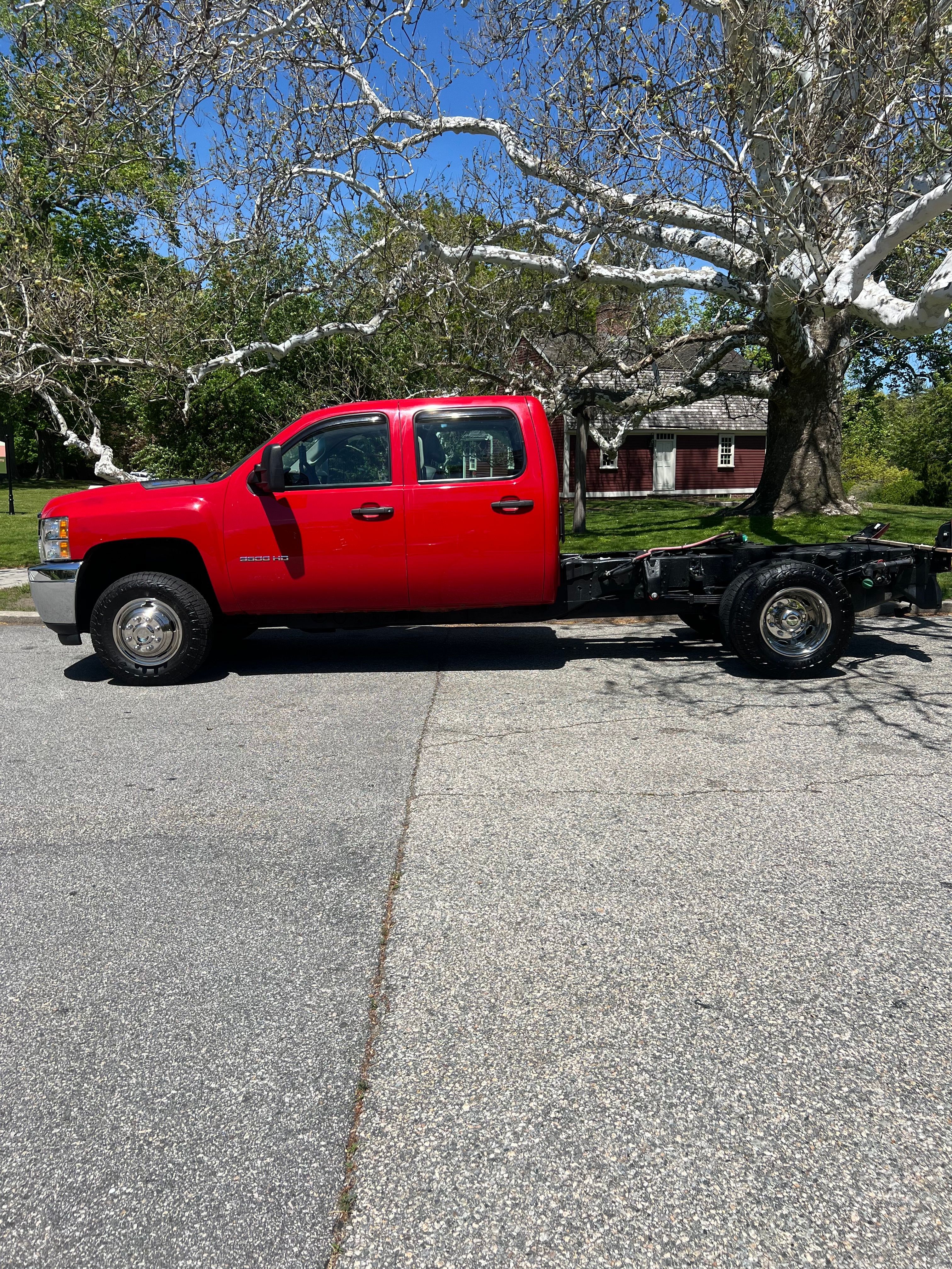 Used 2011 Chevrolet Silverado 3500 W/T RWD image 2