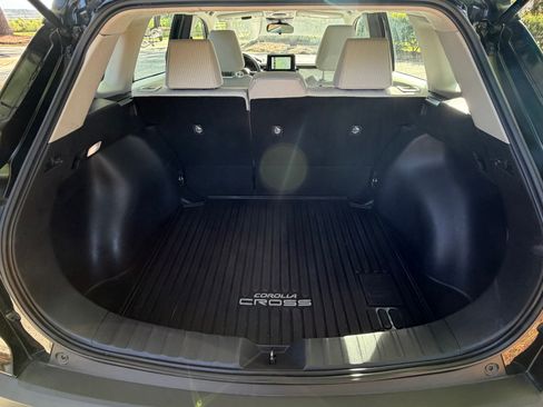 Used 2023 Toyota Corolla Cross L image 12