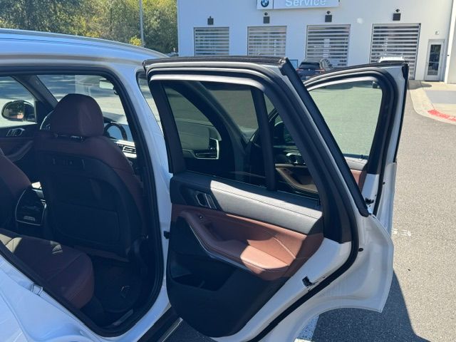 Used 2023 BMW X5 xDrive40i w/ Premium Package AWD/4WD image 15