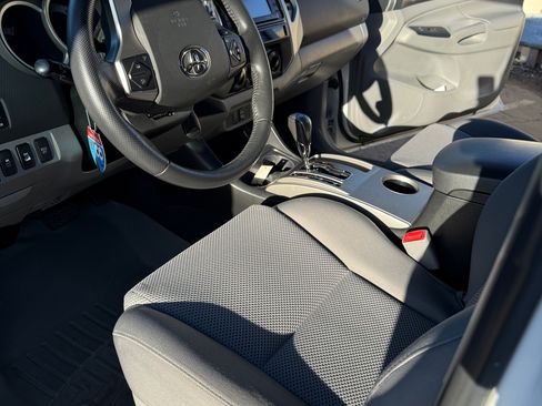 Used 2015 Toyota Tacoma 4x4 Double Cab image 12