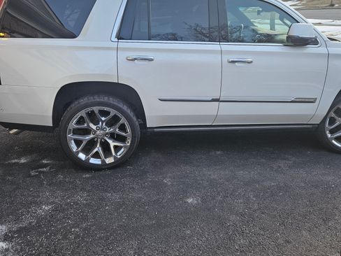 Used 2017 Cadillac Escalade Platinum image 1