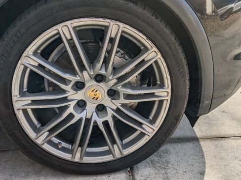 Used 2014 Porsche Cayenne S image 11