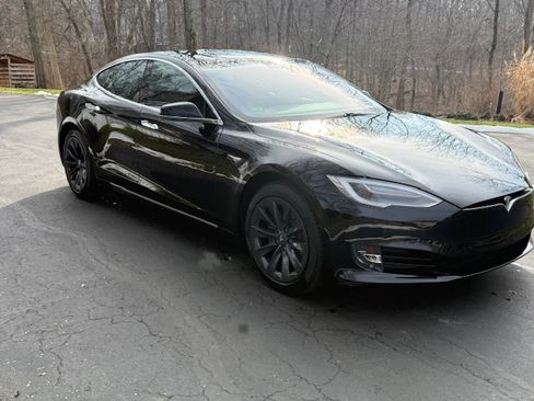 Used 2020 Tesla Model S Long Range Plus image 1