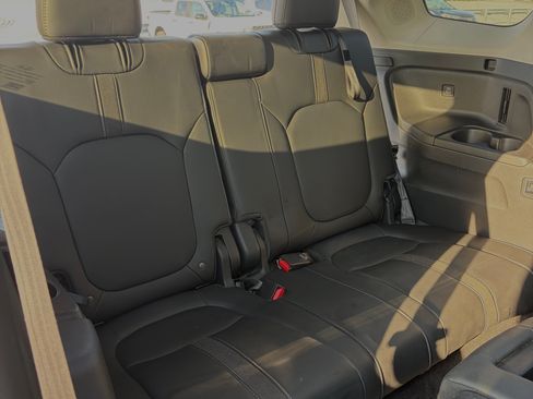 Used 2023 Honda Pilot Touring image 11