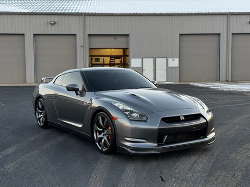 Used 2010 Nissan GT-R Premium AWD/4WD image 1
