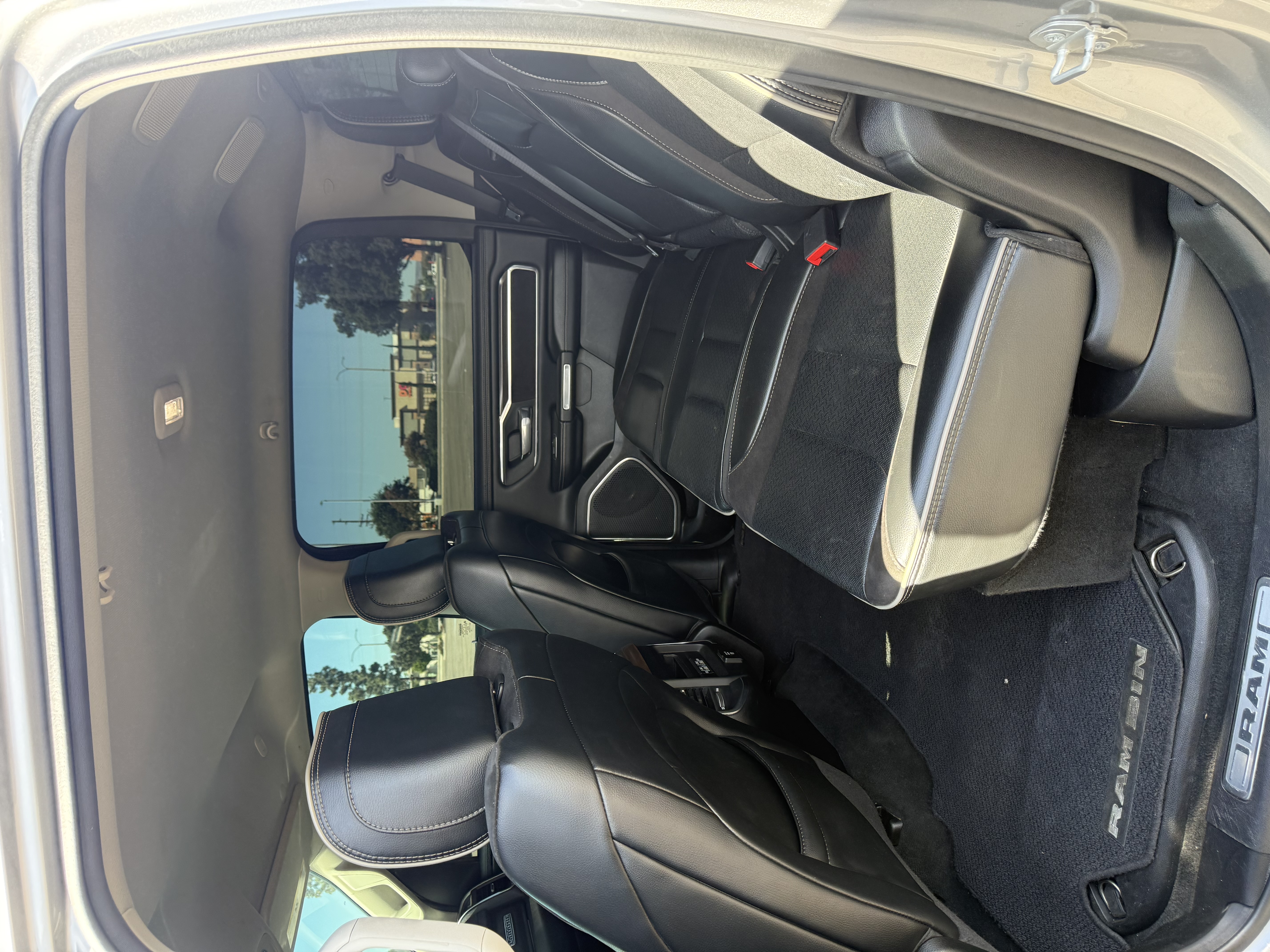 Used 2022 RAM 1500 Laramie AWD/4WD image 11