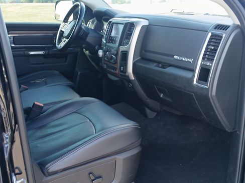 Used 2019 RAM 1500 Laramie w/ Cold Weather Group AWD/4WD image 10