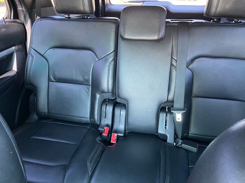 Used 2016 Ford Explorer XLT w/ Equipment Group 202A AWD/4WD image 10
