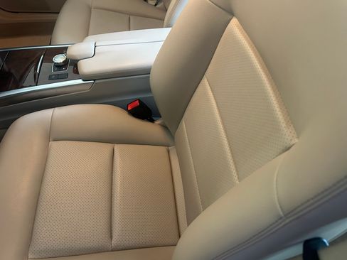 Used 2014 Mercedes-Benz E 350 4MATIC Sedan image 10