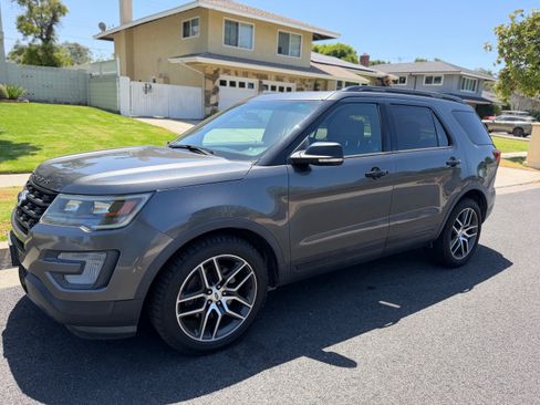 Used 2017 Ford Explorer Sport w/ Equipment Group 401A AWD/4WD image 5