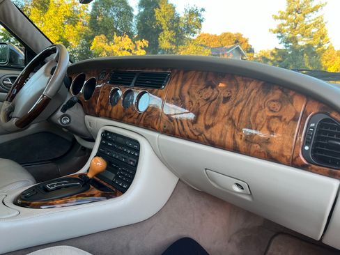 Used 2002 Jaguar XK8 Convertible image 12