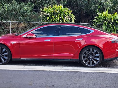 Used 2013 Tesla Model S Performance image 2