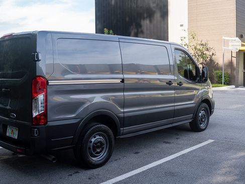 Used 2022 Ford Transit 150 Low Roof RWD image 5