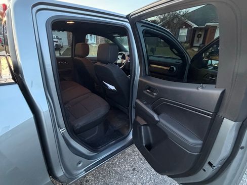 Used 2024 Chevrolet Colorado LT w/ LT Convenience Package image 14