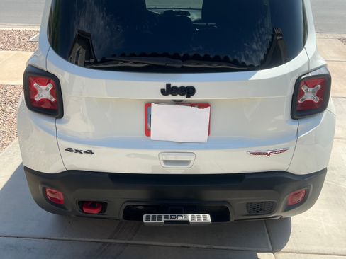 Used 2023 Jeep Renegade Trailhawk w/ Sun/Sound Group AWD/4WD image 4
